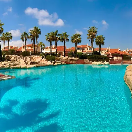 8 Familiar Con Piscina Holiday home
