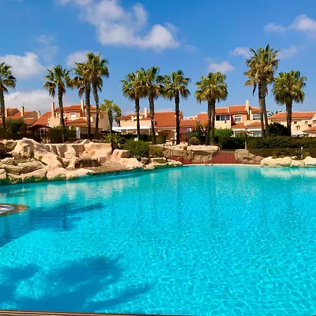 8 Familiar Con Piscina Holiday home
